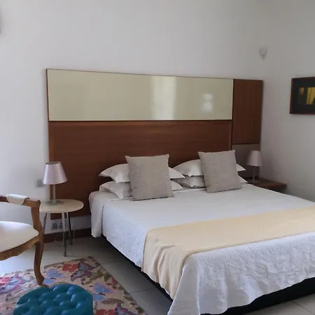 So Beach Villa In Situ Roches Noires Room photo